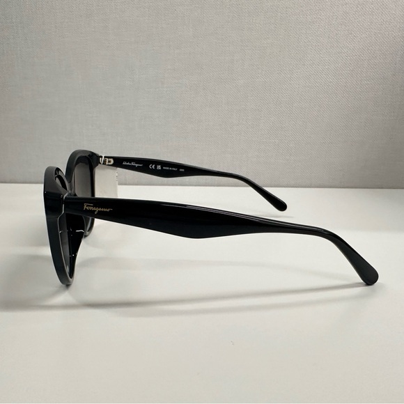 ???Authentic New Salvatore Ferragamo Cat Eye Black Sunglasses main image 4